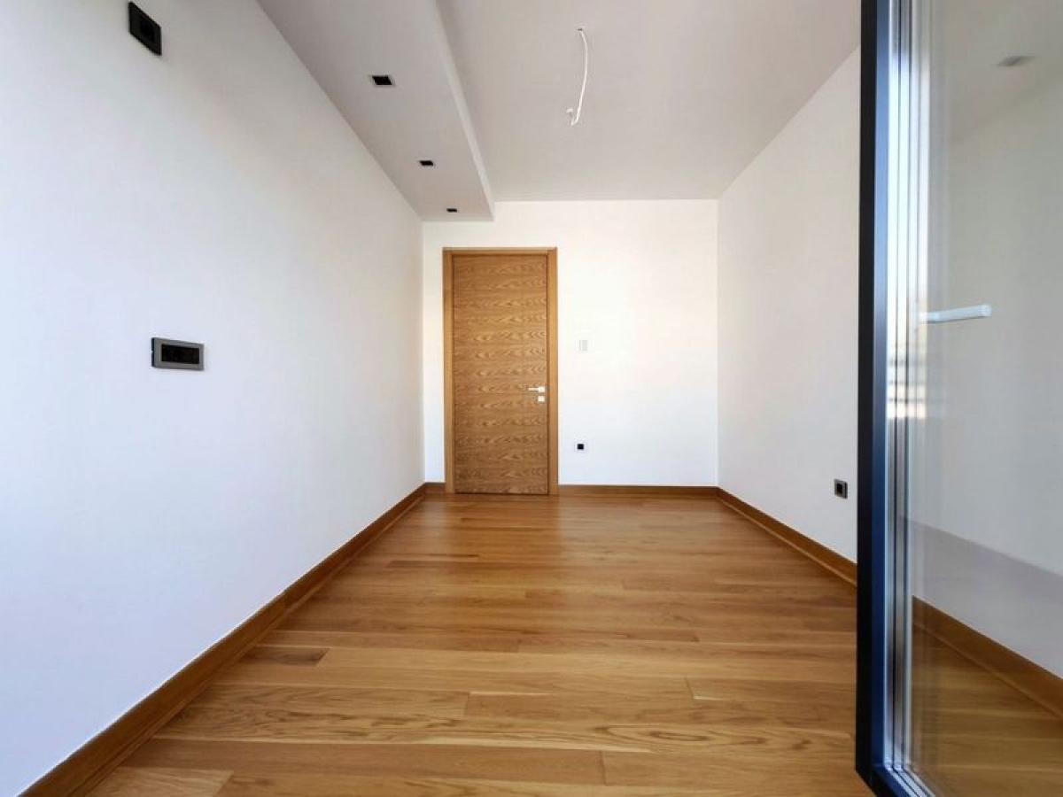 Stan Prodaja Novi Sad  240 m2