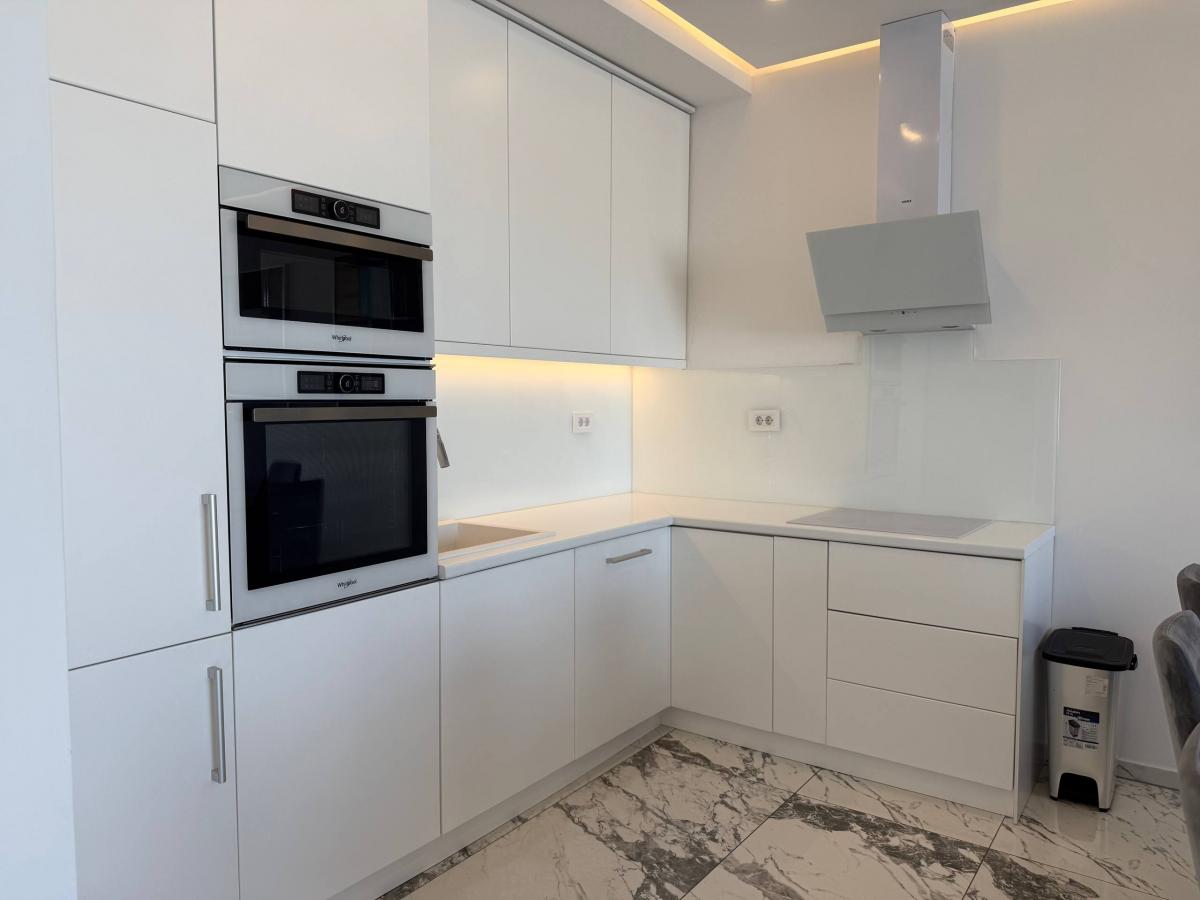 Kuća za izdavanje, Sremska Kamenica, Novi Sad, 244m², 2.000 €/mes