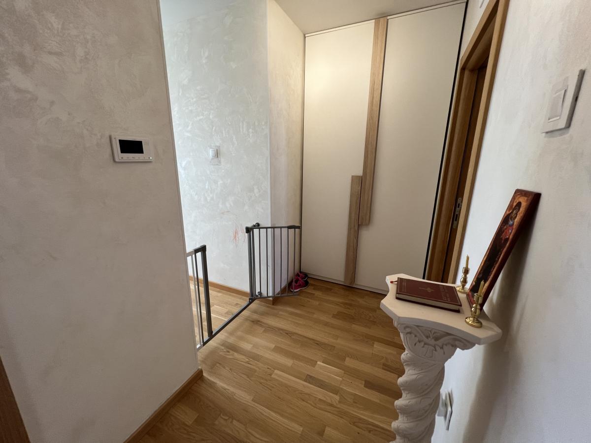 Četvorosoban stan na prodaju, Sajmište, Novi Sad, 111m², 277.500 €