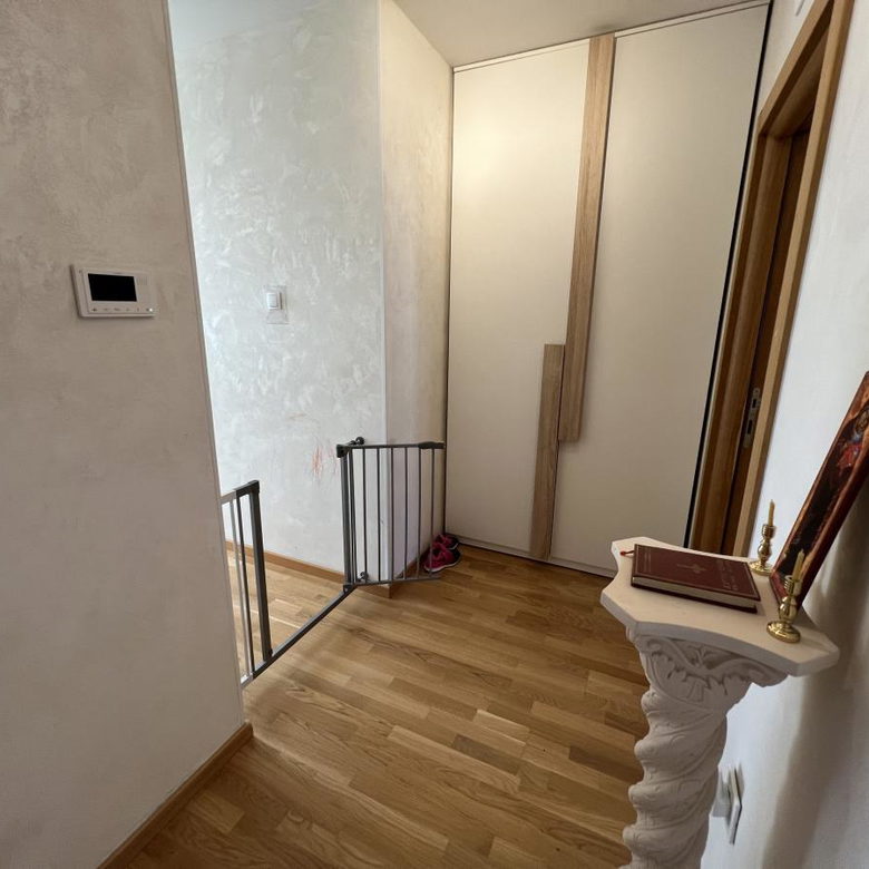 Četvorosoban stan na prodaju, Sajmište, Novi Sad, 111m², 277.500 €