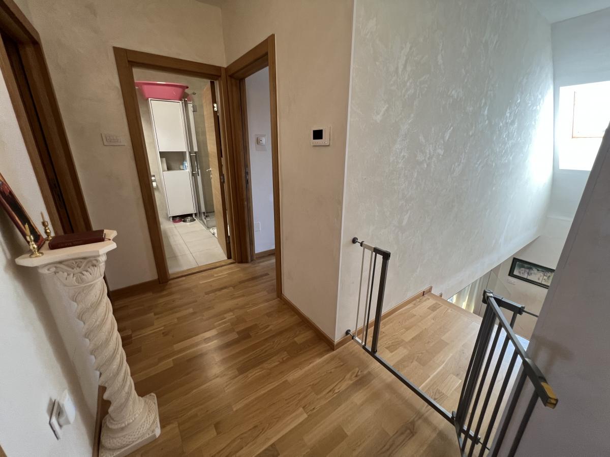 Četvorosoban stan na prodaju, Sajmište, Novi Sad, 111m², 277.500 €