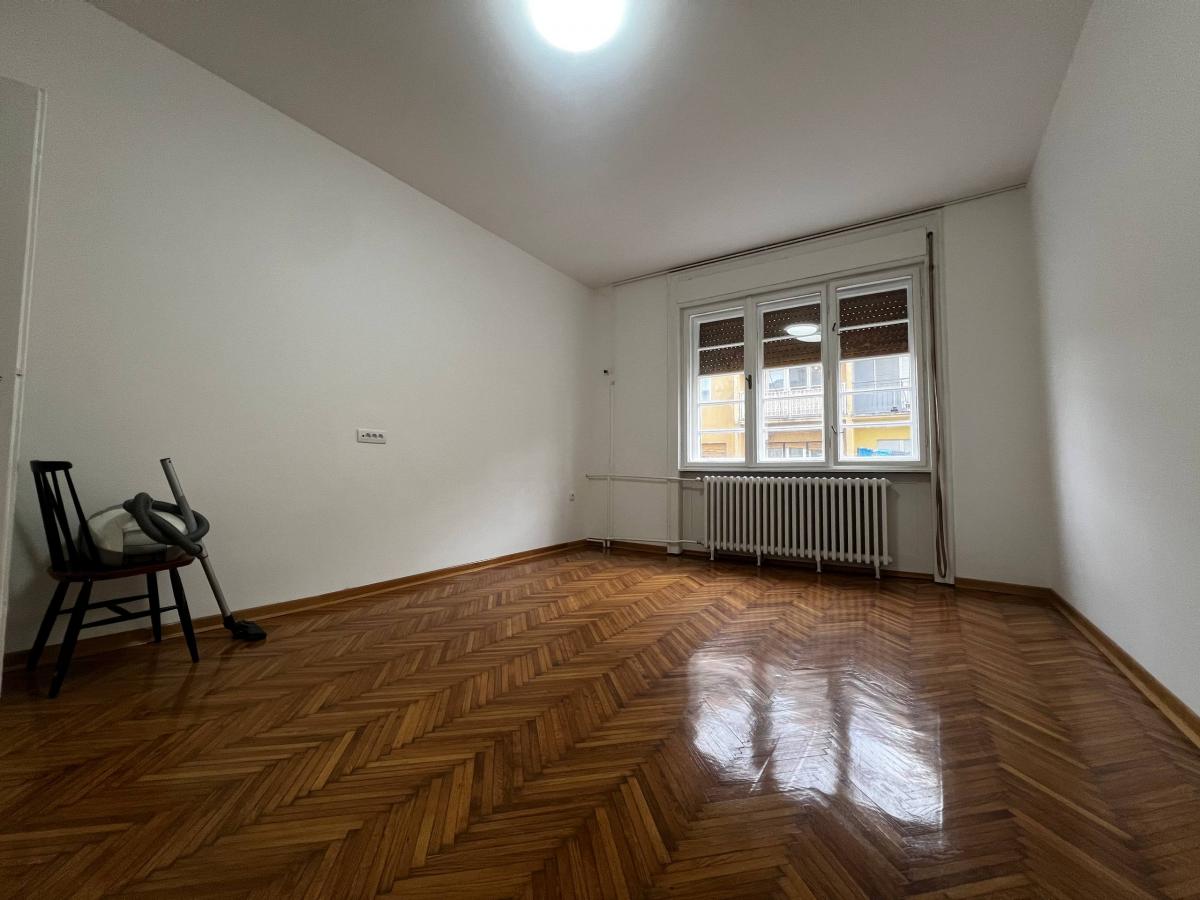 Lokal Izdavanje Novi Sad  80 m2