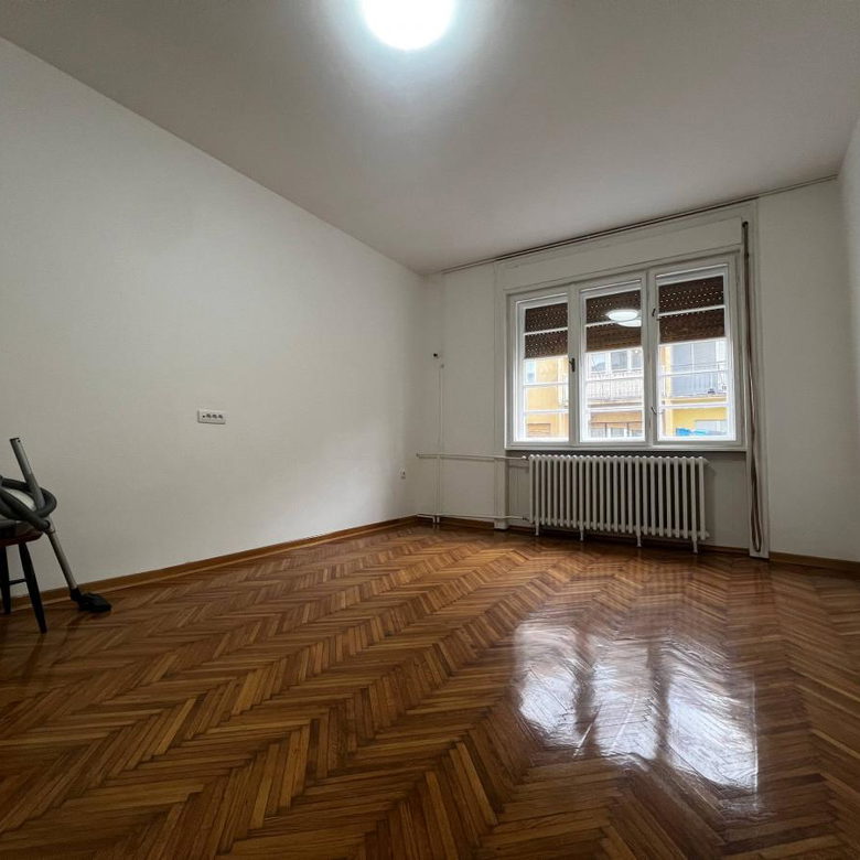 Lokal Izdavanje Novi Sad  80 m2