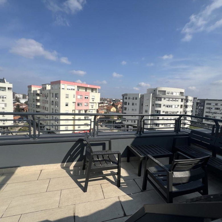 Četvorosoban stan na prodaju, Bulevar Patrijarha Pavla, Novi Sad, 113m², 250.000 €