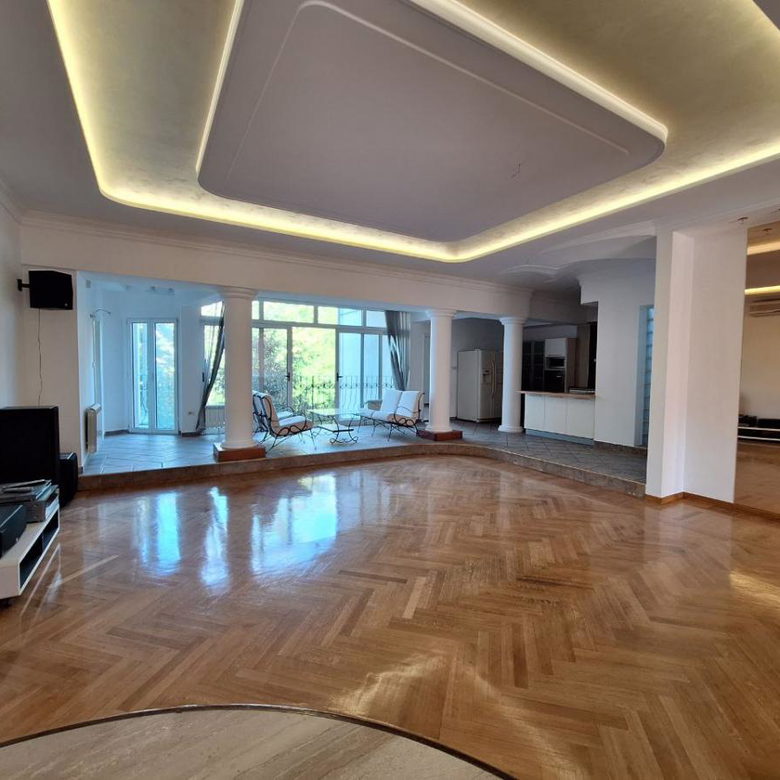 Stan Prodaja Novi Sad  213 m2