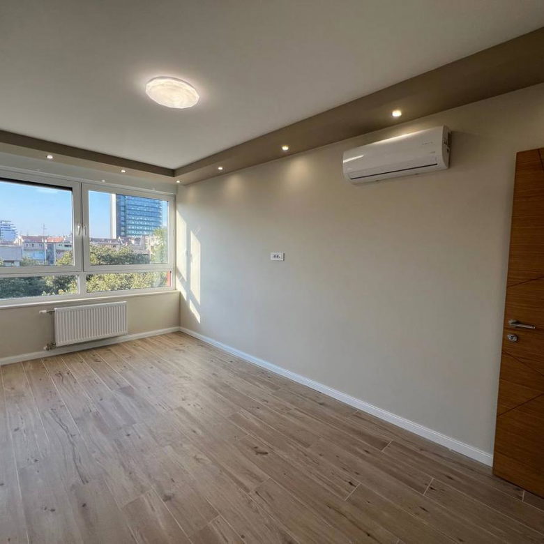 Lokal Izdavanje Novi Sad  101 m2