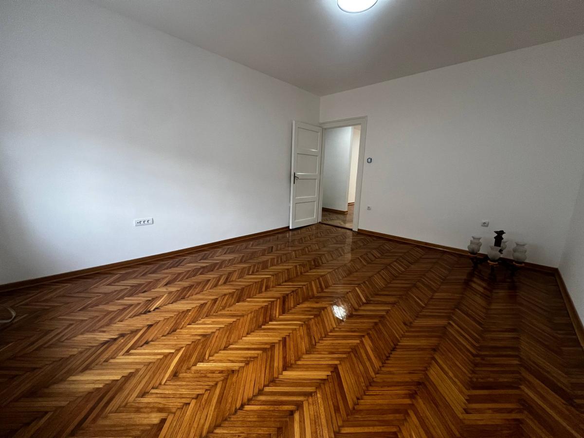 Lokal Izdavanje Novi Sad  80 m2