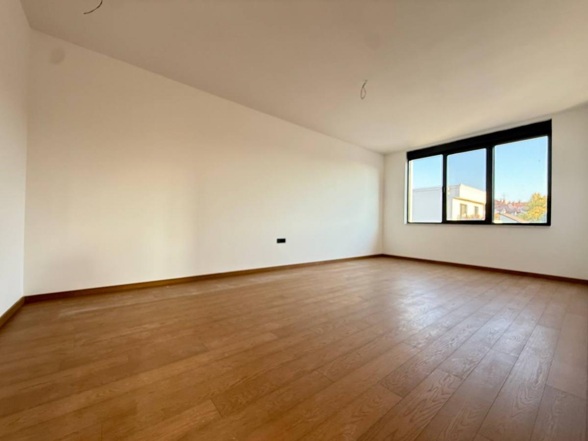 ignc5axutu-photo-2025-10-17-08-51-00 Petosoban stan na prodaju, Bulevar Patrijarha Pavla, Novi Sad, 135m², 360.000 €
