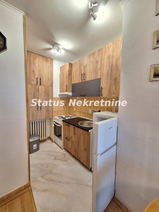 Jednoiposoban stan za izdavanje, Novo Naselje, Novi Sad, 40m², 360 €/mes