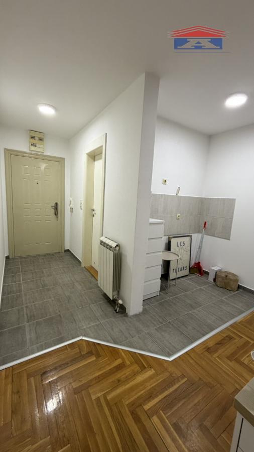 Stan Izdavanje Novi Sad  25 m2