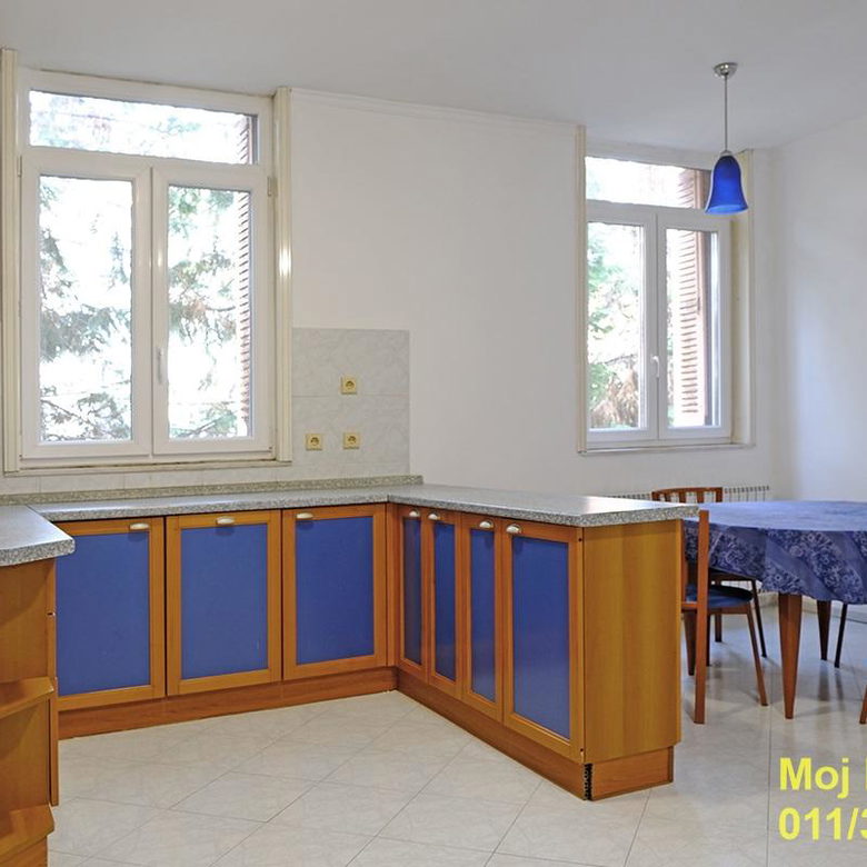 Stan Prodaja Beograd FON 163 m2