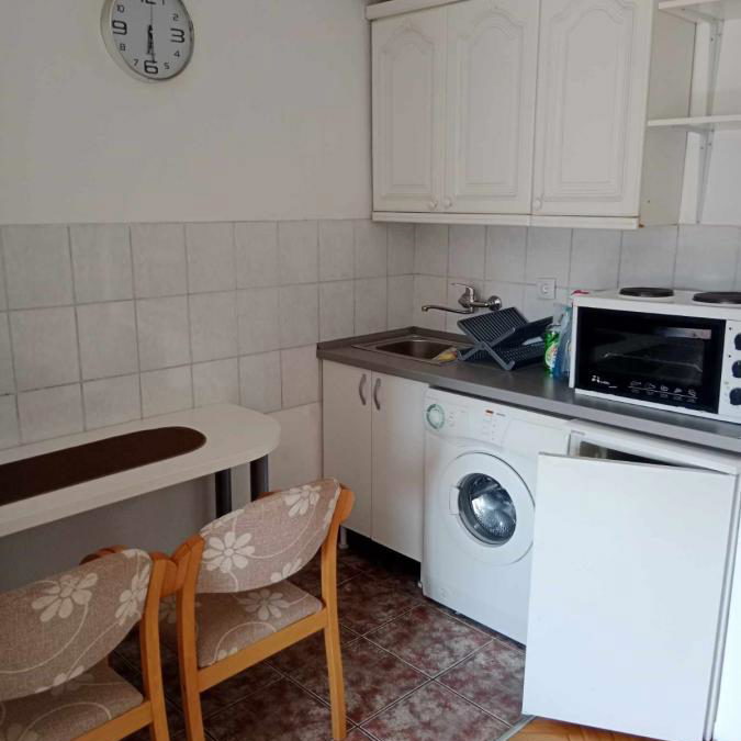 Stan Izdavanje Novi Sad  22 m2