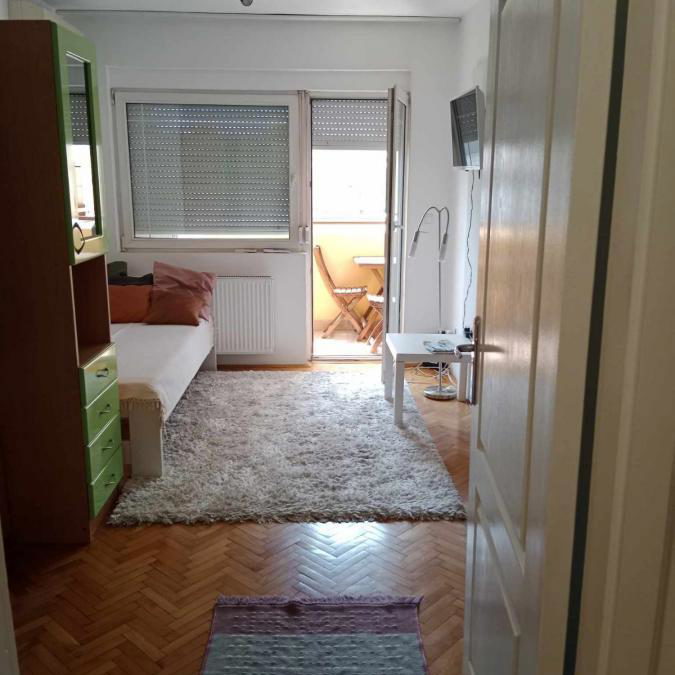 Stan Izdavanje Novi Sad  22 m2
