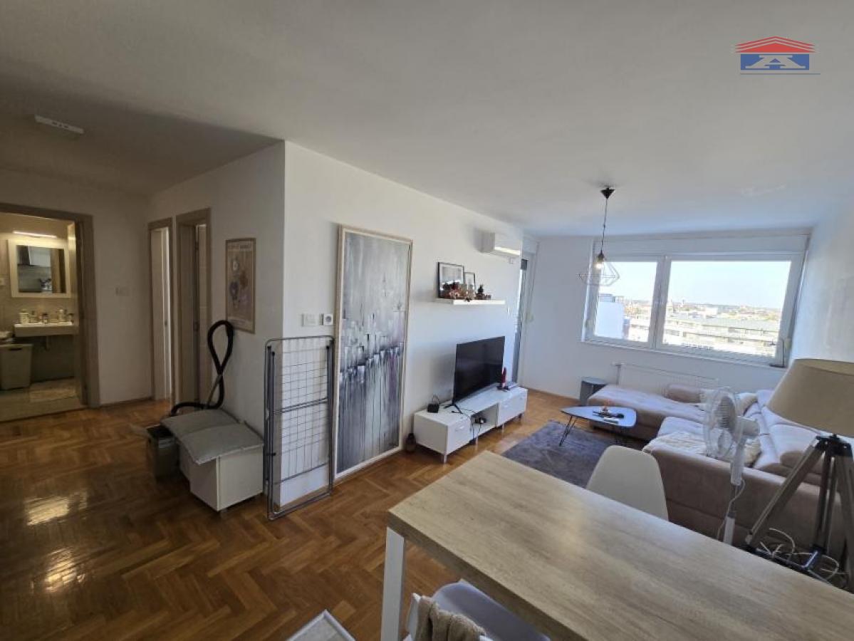 Stan Izdavanje Novi Sad  56 m2