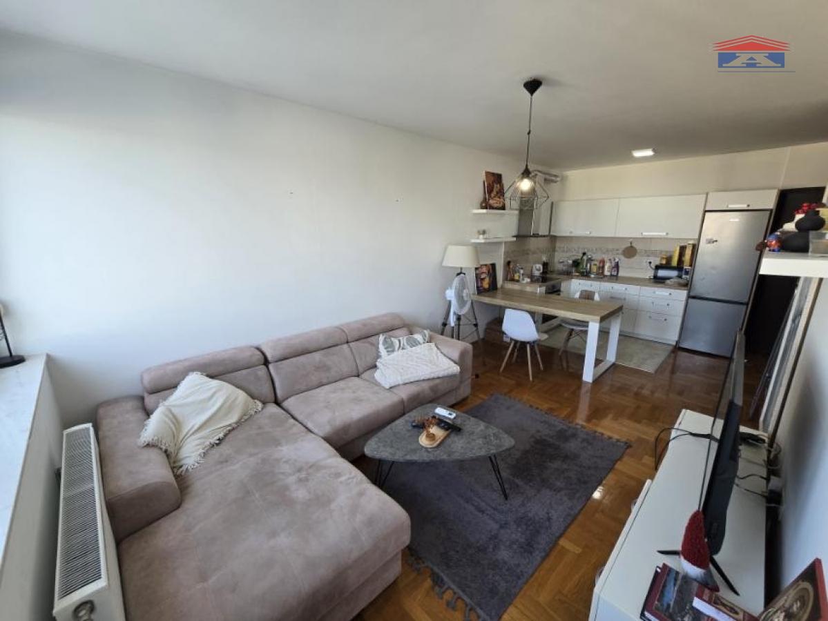 Stan Izdavanje Novi Sad  56 m2