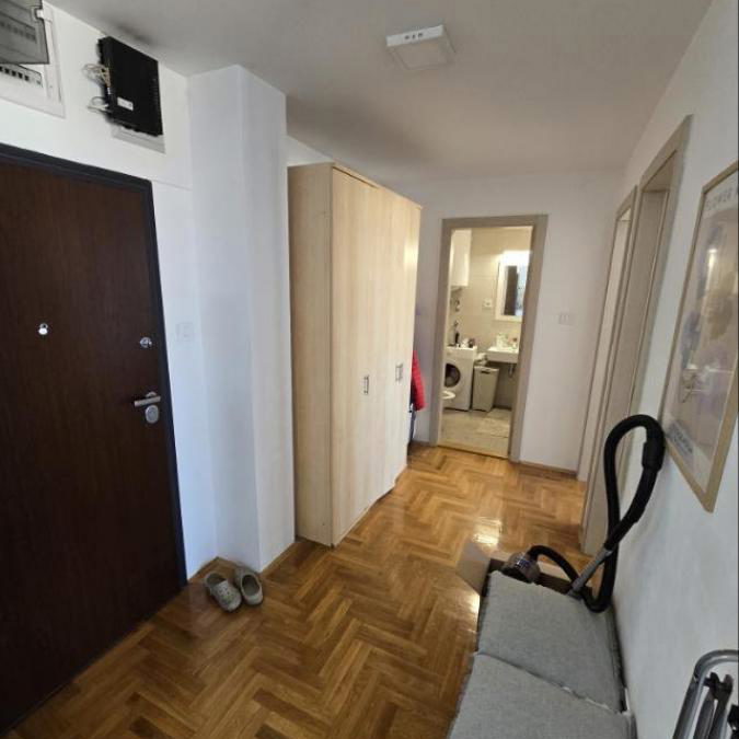 Stan Izdavanje Novi Sad  56 m2