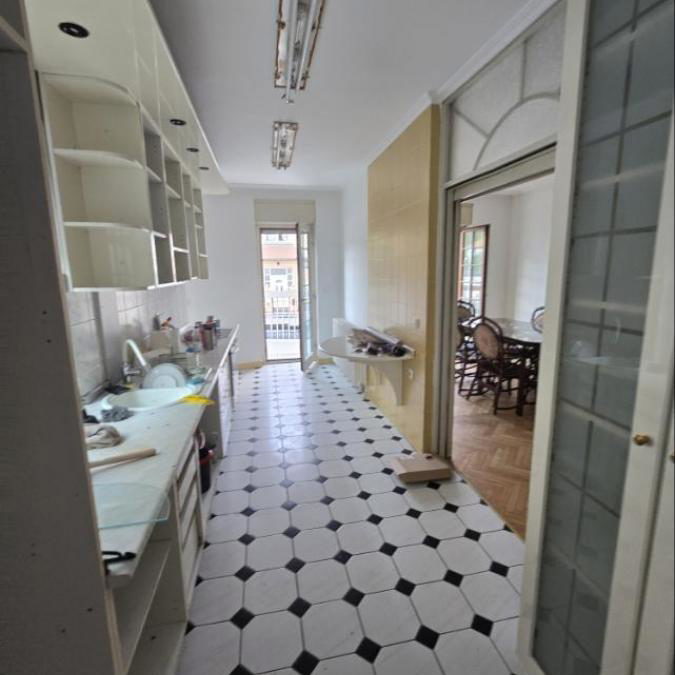 Lokal Izdavanje Novi Sad  220 m2