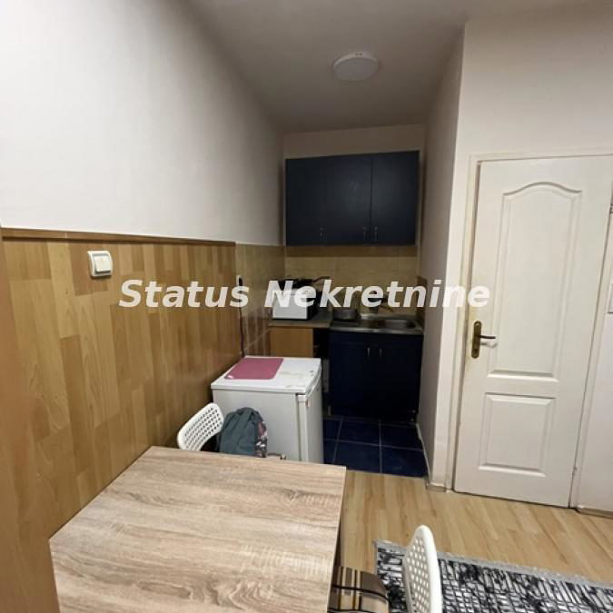 Stan Izdavanje Novi Sad  18 m2