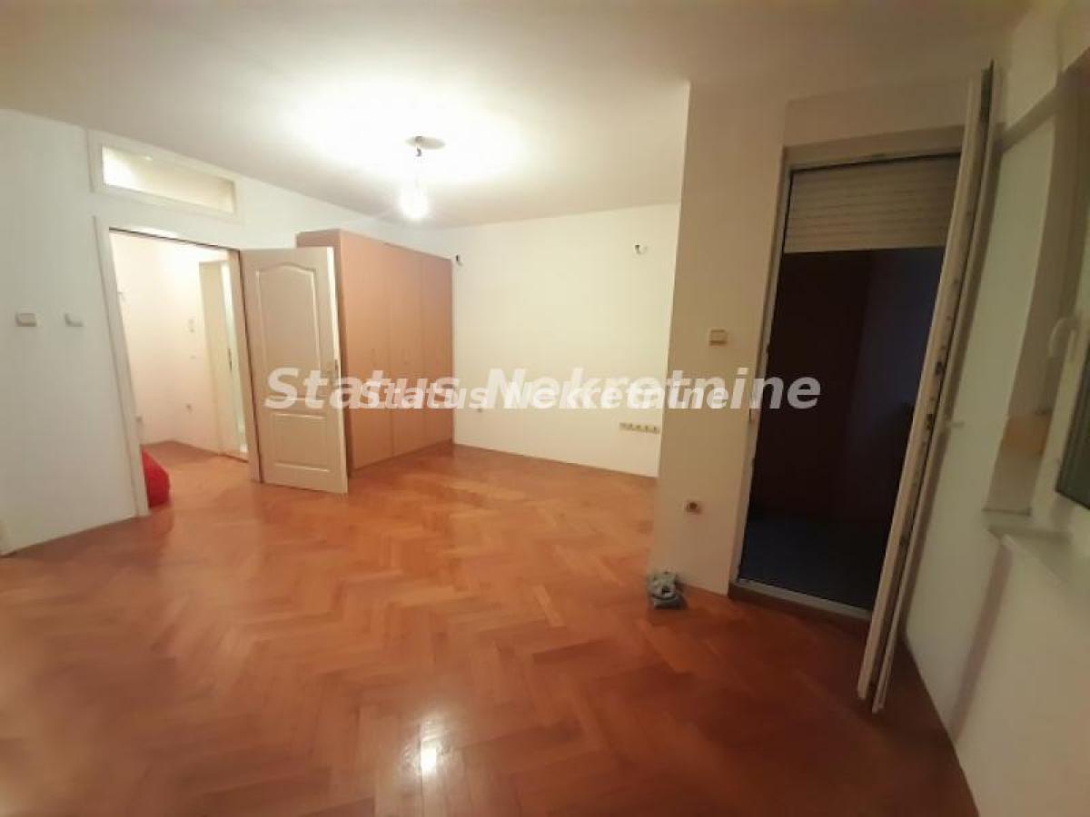 Stan Izdavanje Novi Sad  33 m2
