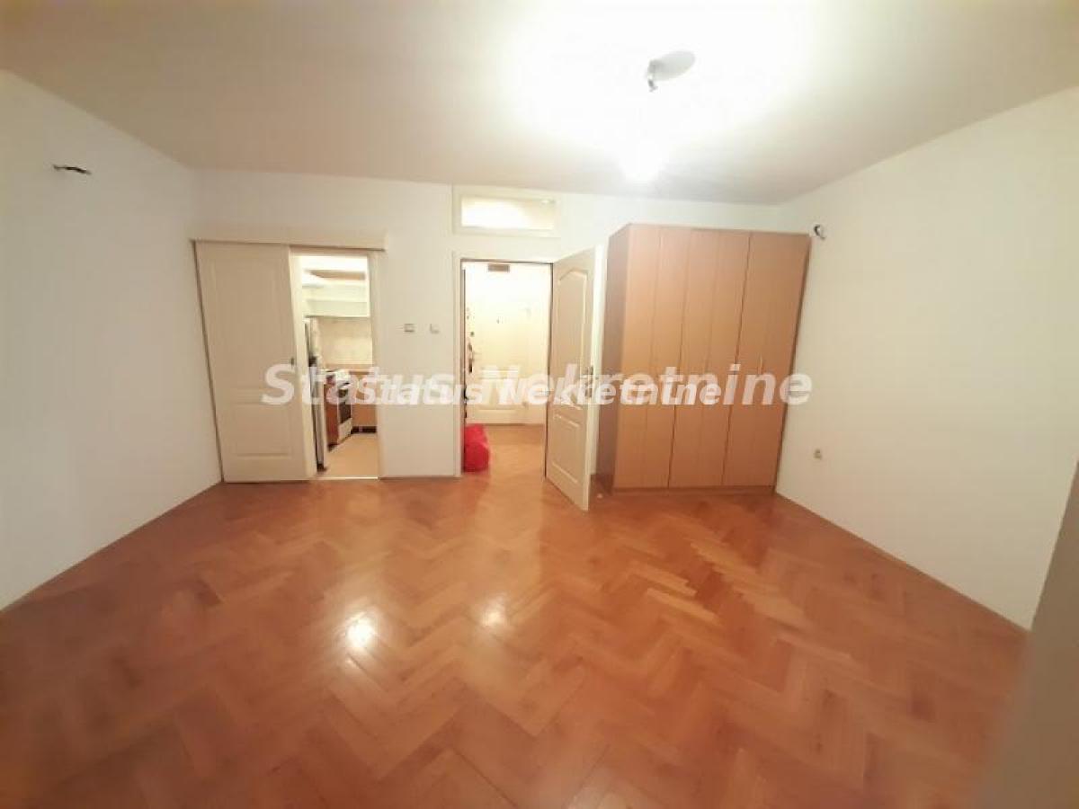 Stan Izdavanje Novi Sad  33 m2