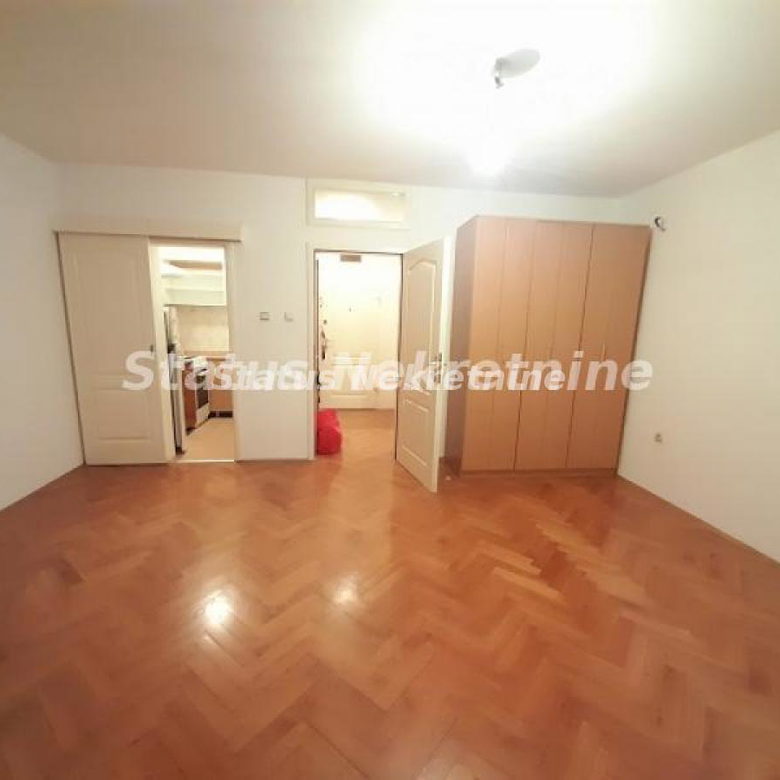 Stan Izdavanje Novi Sad  33 m2