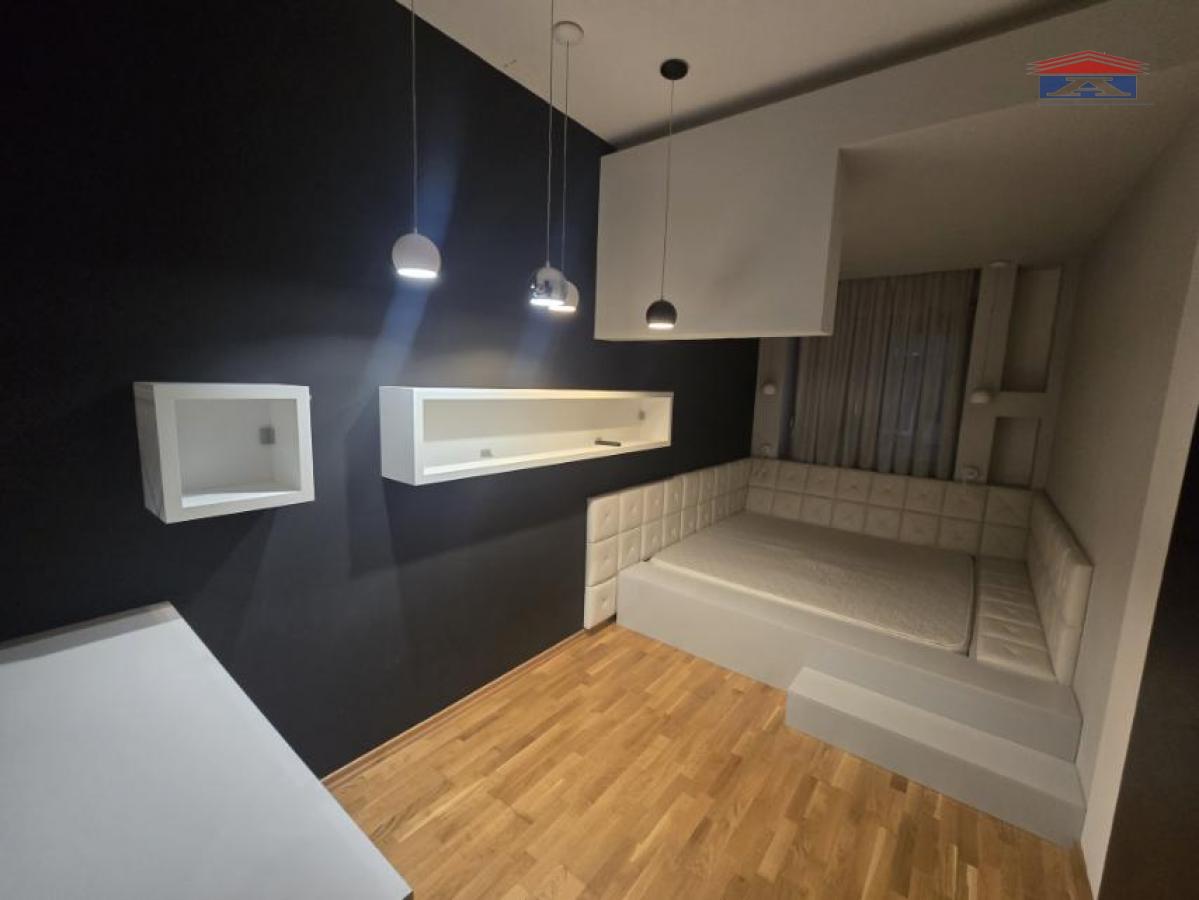 index Trosoban stan za izdavanje, Bulevar Oslobođenja, Novi Sad, 90m², 1.300 €/mes