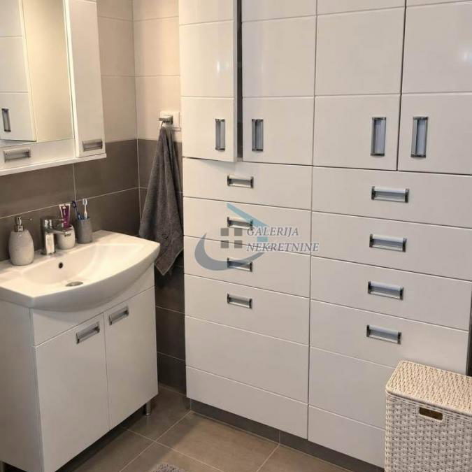 Trosoban stan na prodaju, Karaburma, Beograd, 85m², 190.000 €