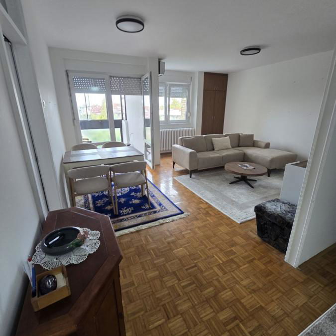 Stan Izdavanje Novi Sad  52 m2