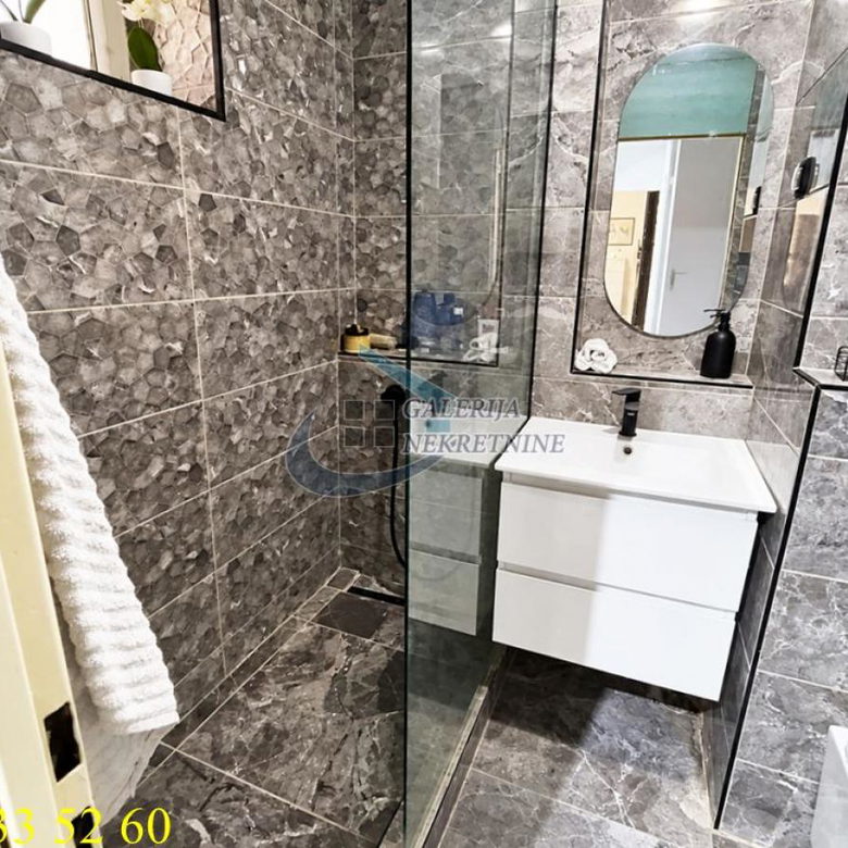 Trosoban stan na prodaju, Cerak, Beograd, 100m², 325.000 €