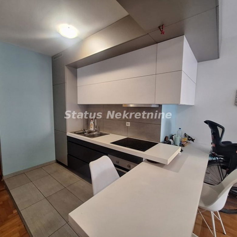 Stan Izdavanje Novi Sad  42 m2