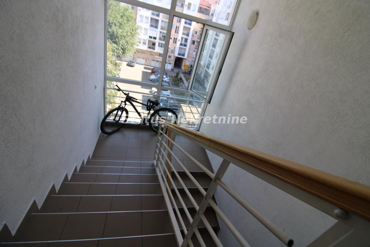 index Dvosoban stan za izdavanje, Adamovićevo Naselje, Novi Sad, 45m², 3. sprat, 300 €/mes