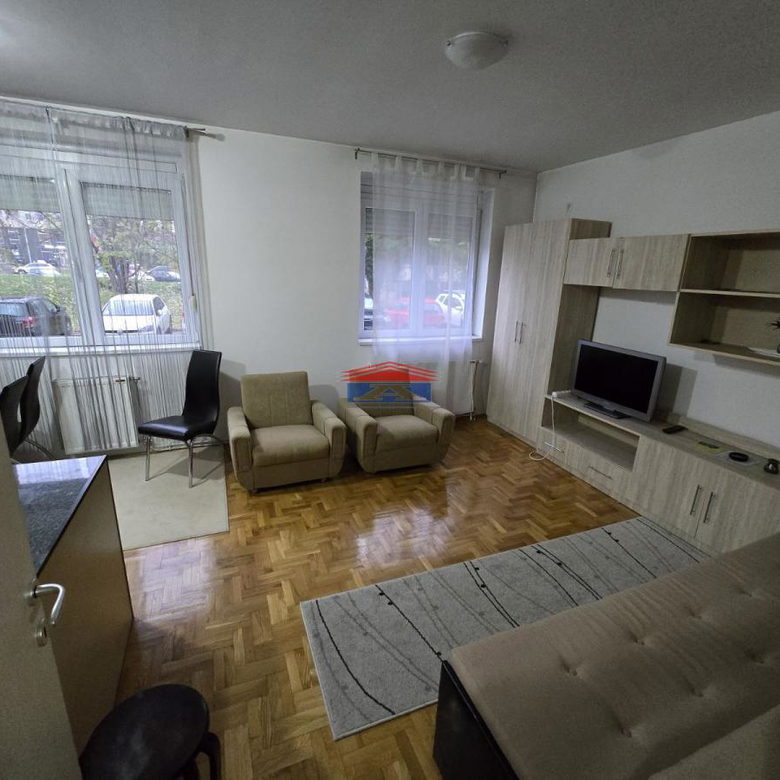 Stan Izdavanje Novi Sad  41 m2