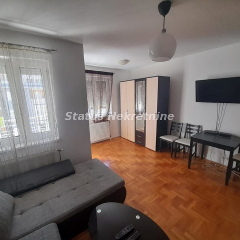 Stan Izdavanje Novi Sad  28 m2