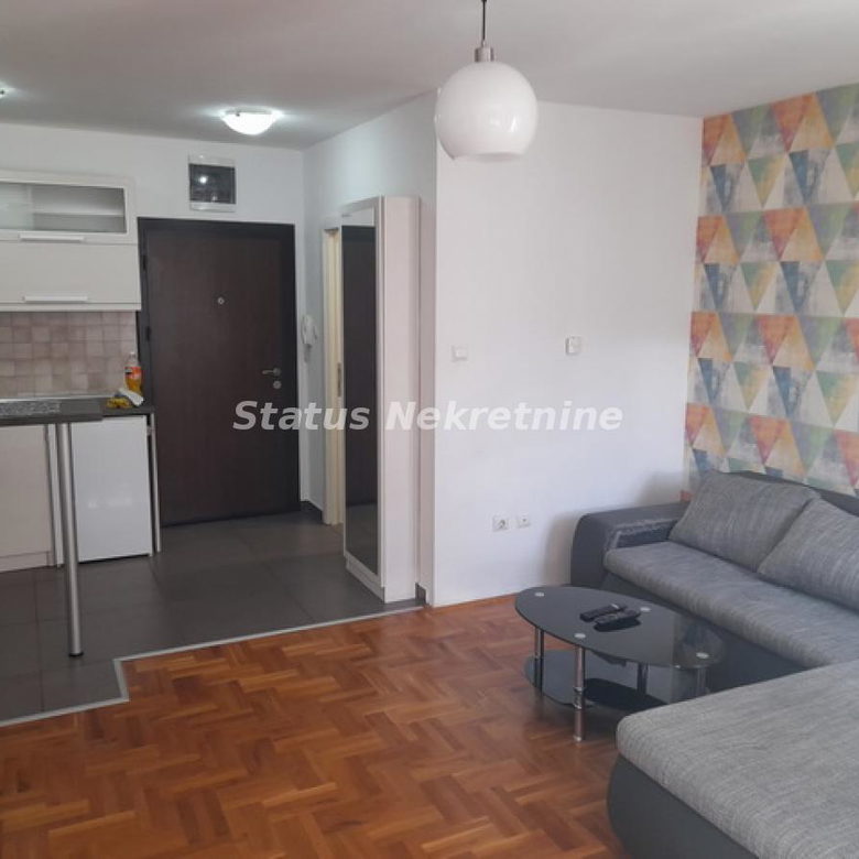 Stan Izdavanje Novi Sad  28 m2