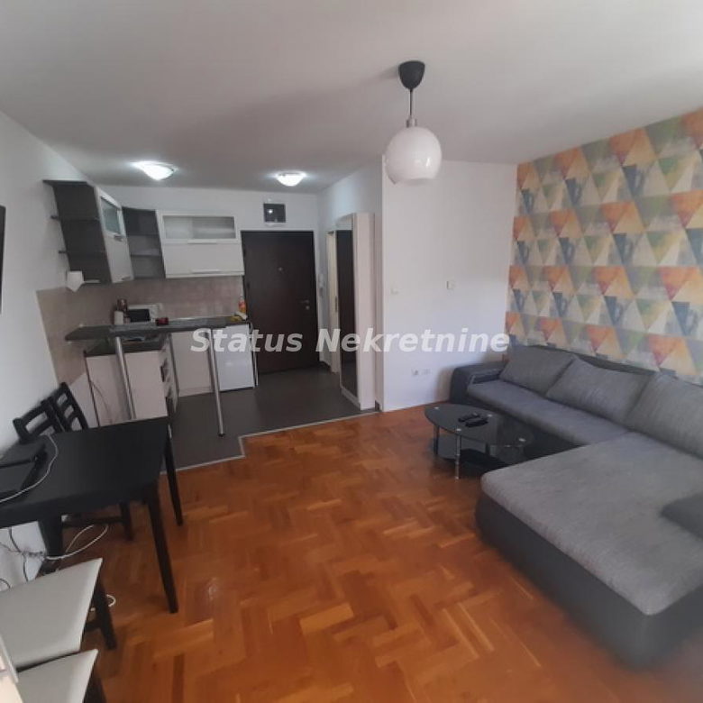 Stan Izdavanje Novi Sad  28 m2