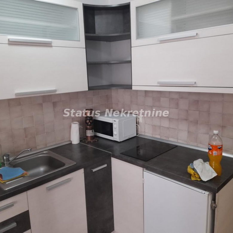 Stan Izdavanje Novi Sad  28 m2