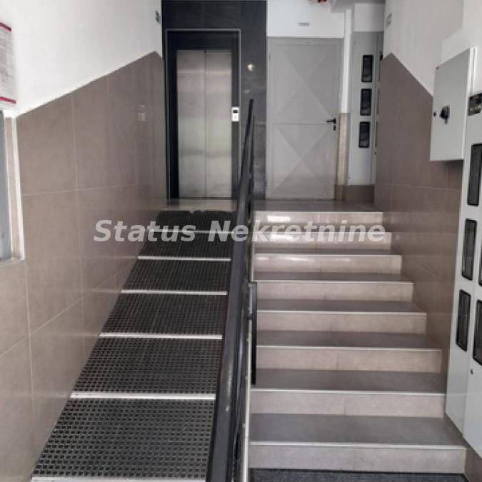 Garsonjera za izdavanje, Novo Naselje, Novi Sad, 28m², 350 €/mes