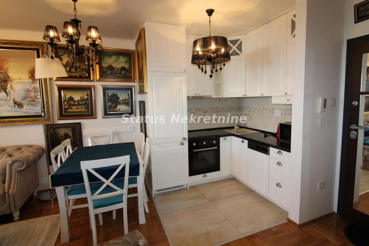 Stan Izdavanje Novi Sad  80 m2