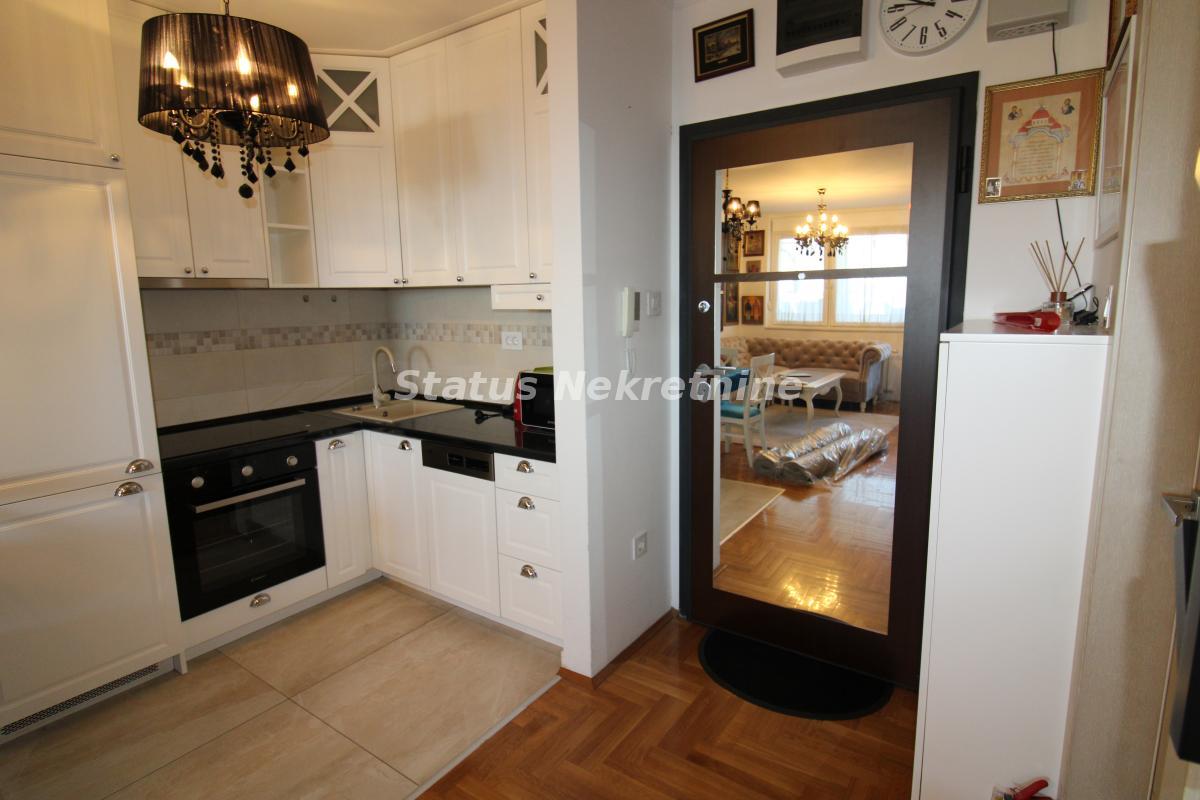 Dvosoban stan za izdavanje, Bulevar Oslobođenja, Novi Sad, 80m², 1.100 €/mes