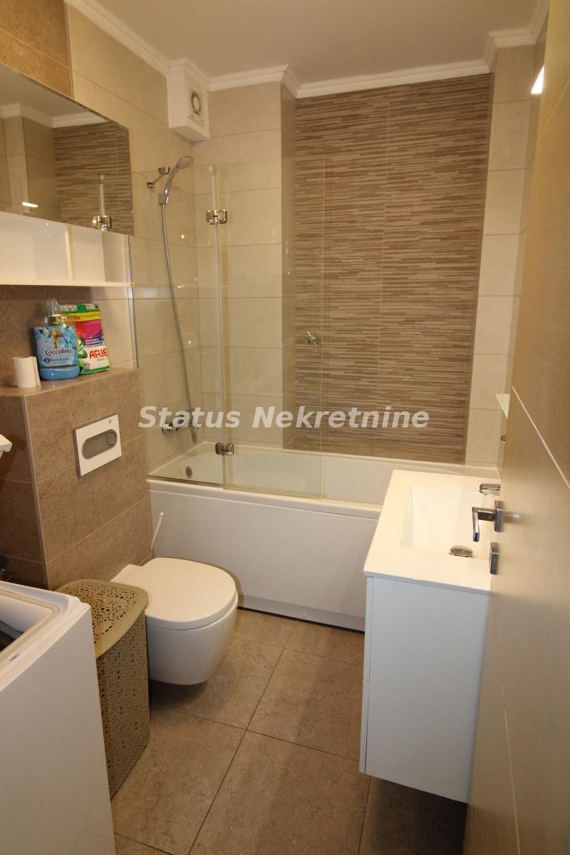 Dvosoban stan za izdavanje, Bulevar Oslobođenja, Novi Sad, 80m², 1.100 €/mes