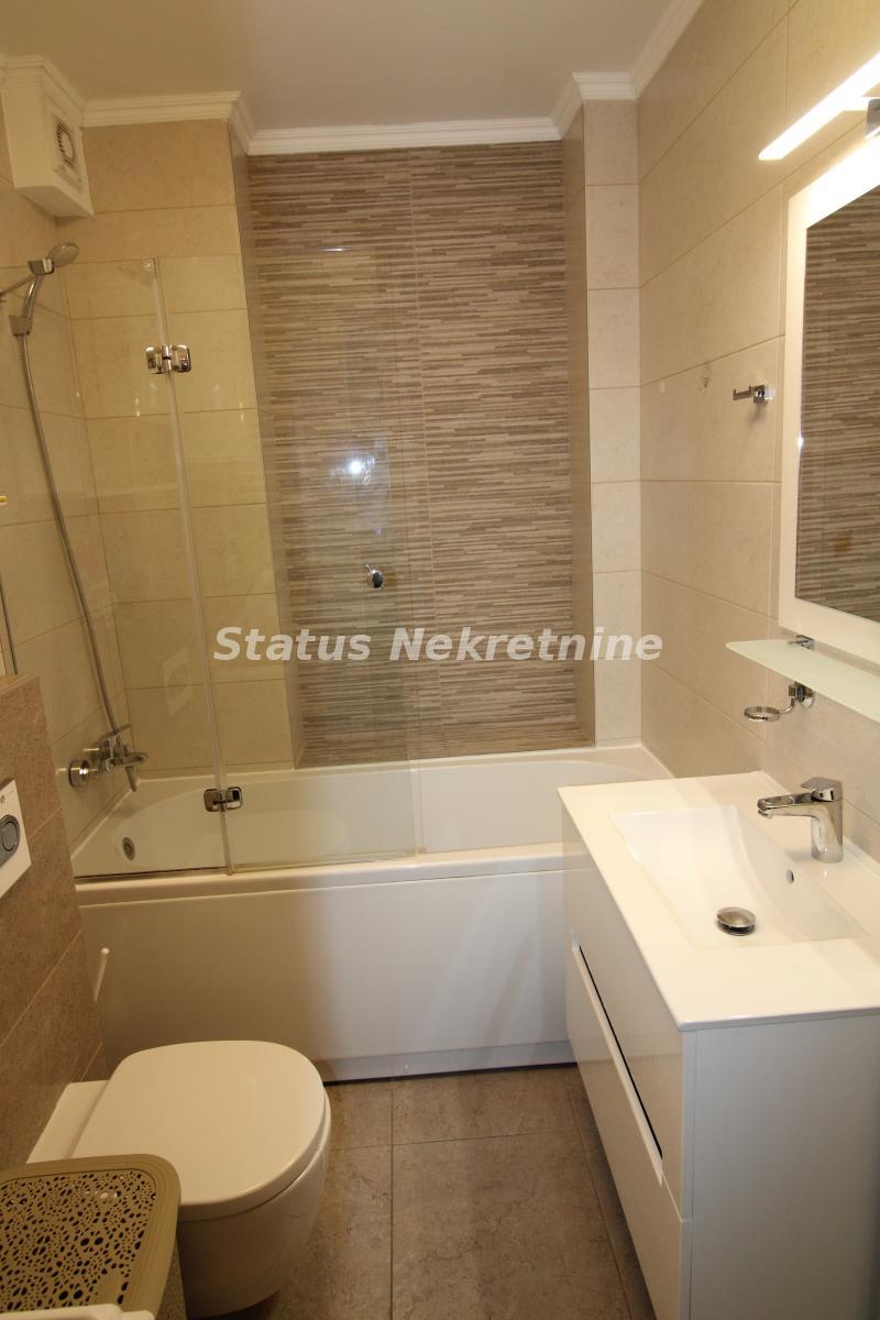 Dvosoban stan za izdavanje, Bulevar Oslobođenja, Novi Sad, 80m², 1.100 €/mes