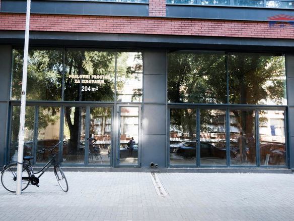Lokal Izdavanje Novi Sad Spens 204 m2