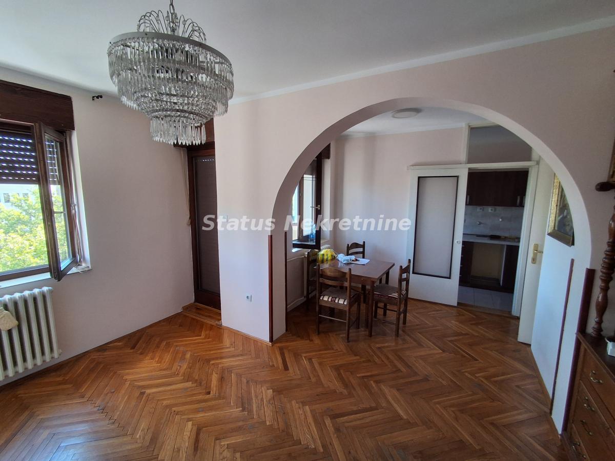 Dvosoban stan za izdavanje, Bulevar Oslobođenja, Novi Sad, 57m², 400 €/mes
