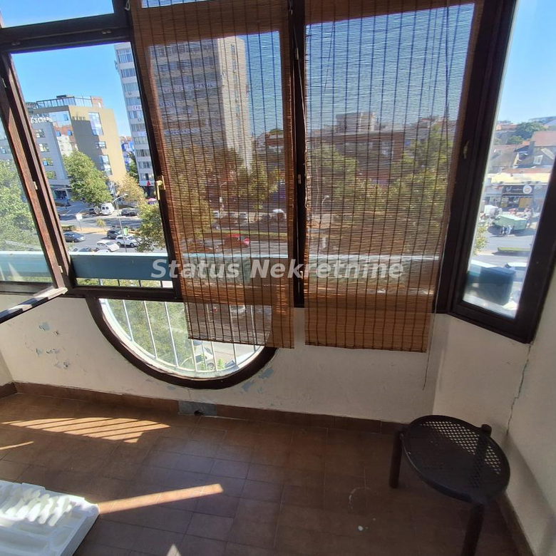 Dvosoban stan za izdavanje, Bulevar Oslobođenja, Novi Sad, 57m², 400 €/mes