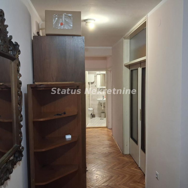 Dvosoban stan za izdavanje, Bulevar Oslobođenja, Novi Sad, 57m², 400 €/mes