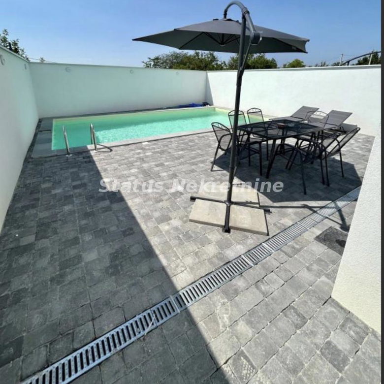 Kuća Izdavanje Novi Sad  180 m2