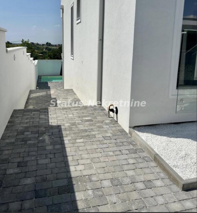 Kuća Izdavanje Novi Sad  180 m2