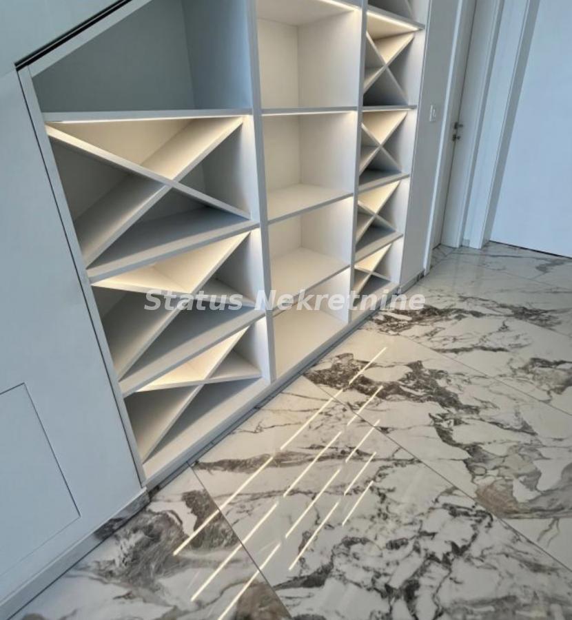 Kuća Izdavanje Novi Sad  180 m2