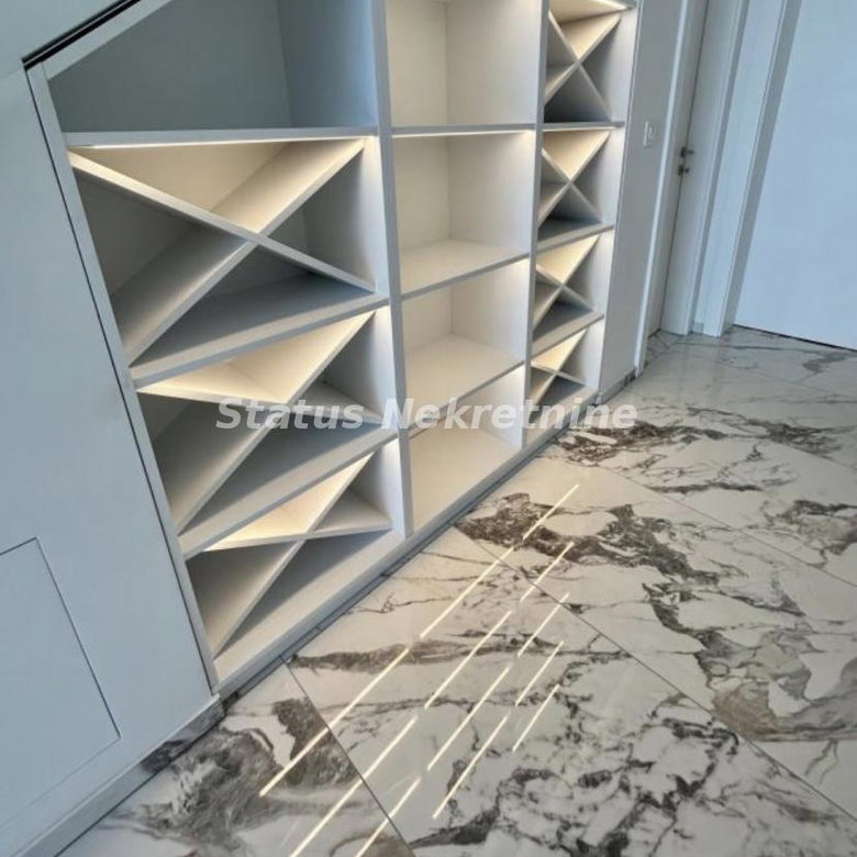 Kuća Izdavanje Novi Sad  180 m2