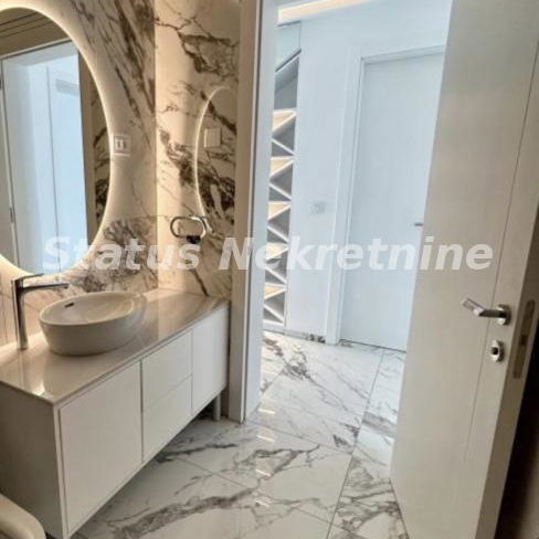 Kuća za izdavanje, Sremska Kamenica, Novi Sad, 180m², 2.000 €/mes